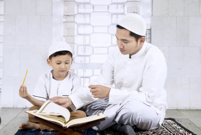 Quran for kids – Child learning the Quran with guidance from a parent